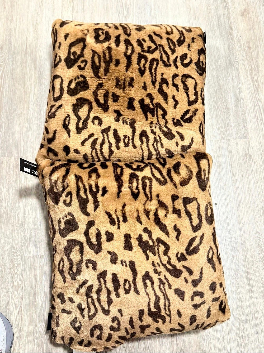Tahari Home Faux Fur Decorative 2 Pillow Leopard Print NWT